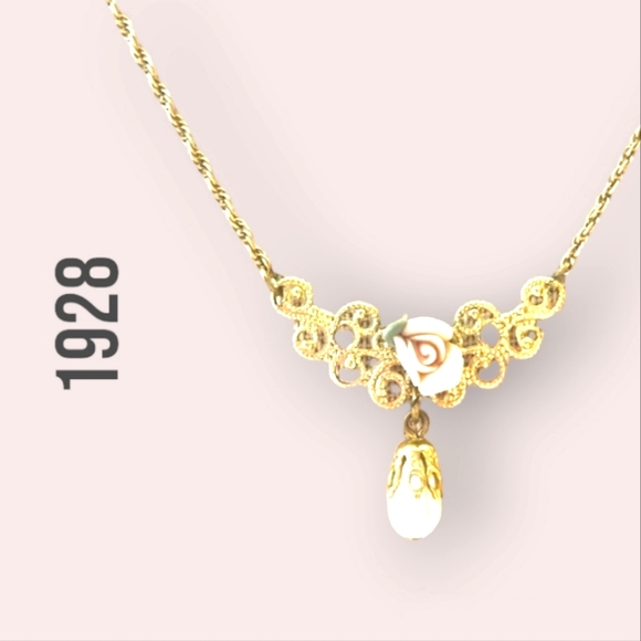 ✨ 1928 | Pink Porcelain Petal Necklace - Picture 1 of 2